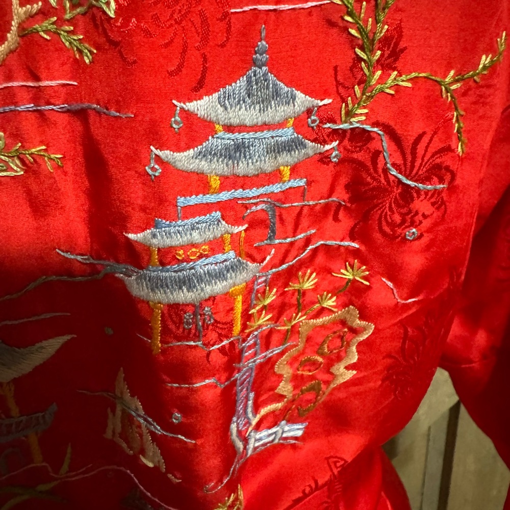 Vintage 100% pure silk robe with Asian embroidery Size Medium Made in Shanghai - Picture 9 of 15